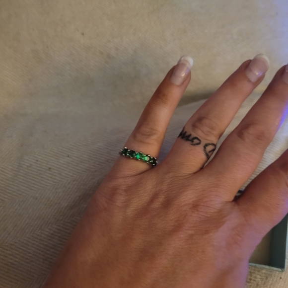Silver emerald fashion ring size 7 - Picture 3 of 3